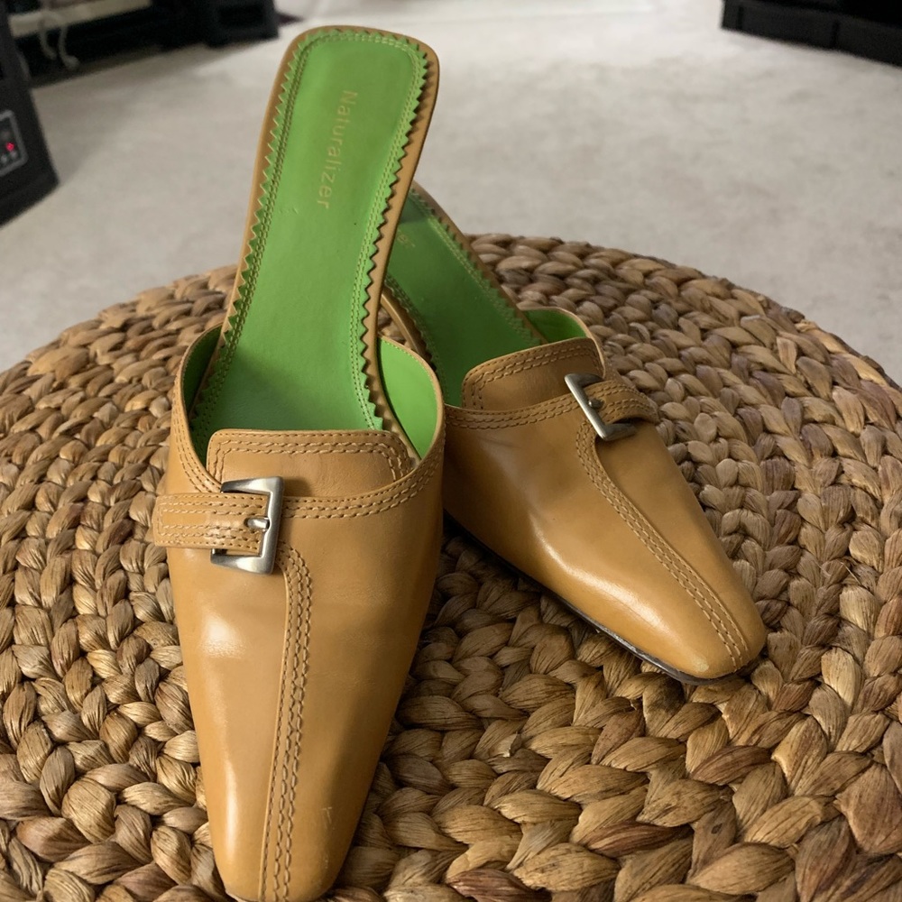 Naturalizer Slides in Camel. Leather Slide Mule Size 7 1/2 narrow. Beautiful